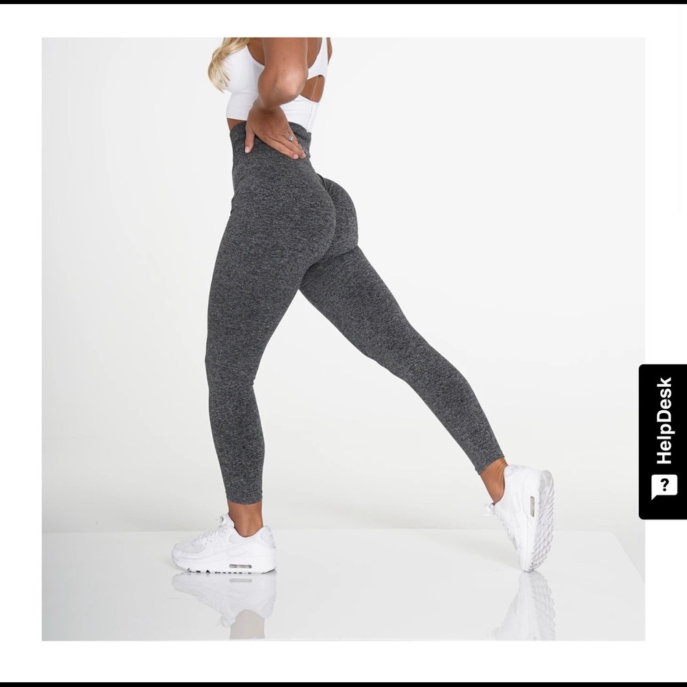 black speckled scrunch nvgtn leggings